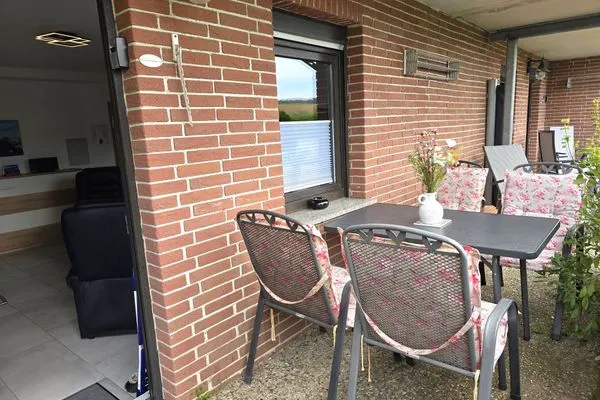 Terrasse  FeWo Ostseeglück im Jasmund-Paradies mit Terrasse und haustierfreundlich