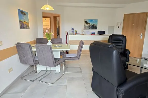 Wohnzimmer  FeWo Ostseeglück im Jasmund-Paradies mit Terrasse und haustierfreundlich