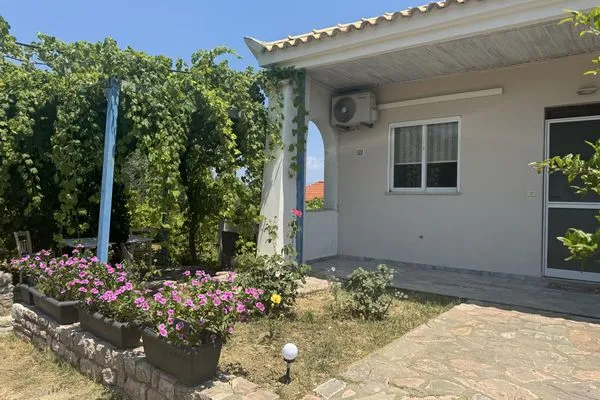 Facade / entrance  Tassos 1