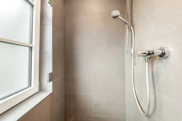 Multi-Fewo-Haus Zitronengässle 1 Ferienwohnung Metta Lindau Insel - Dusche im Badezimmer