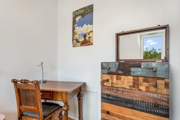 Multi-FeWo Haus Zeppelinstraße Ferienwohnung Urlaubsglück Lindau Insel - Arbeitstisch im Schlafzimmer