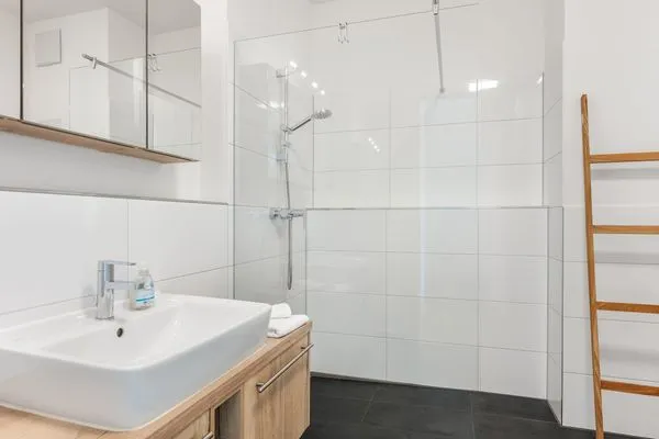 Multi-FeWo Haus Zeppelinstraße Ferienwohnung Urlaubsglück Lindau Insel - Dusche im Badezimmer