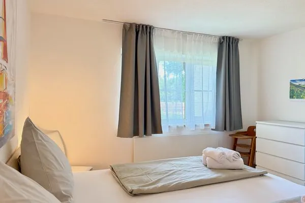  Ferienwohnung Fischerpromenade Kressbronn - Schlafzimmer mit Doppelbett