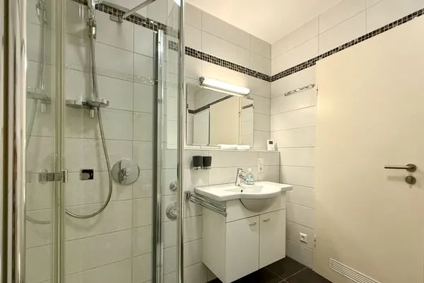  Ferienwohnung Fischerpromenade Kressbronn - Badzimmer mit WC und Dusche