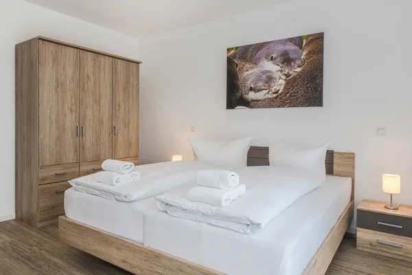 Schlafzimmer  Ferienwohnung Otterhöhle mit Fitness-, Sauna und Kinderspielbereich.