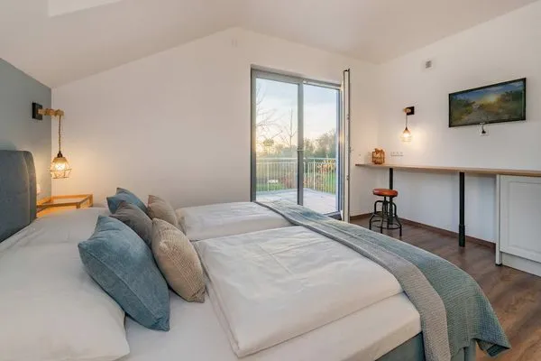 Schlafzimmer  Ferienhaus "Haffhus" mit Balkon, Terrasse und 2 Bädern