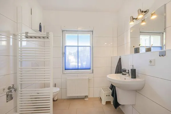 Badezimmer  Ferienwohnung Kanten nur 500 Meter bis zum Strand mit Sonnenterrasse