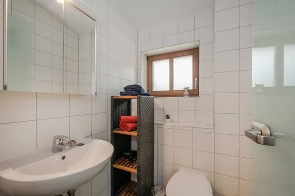 Badezimmer Villa Luna Ferienwohnung Achterdeck nur 50 Meter zum Strand mit Sonnenterrasse