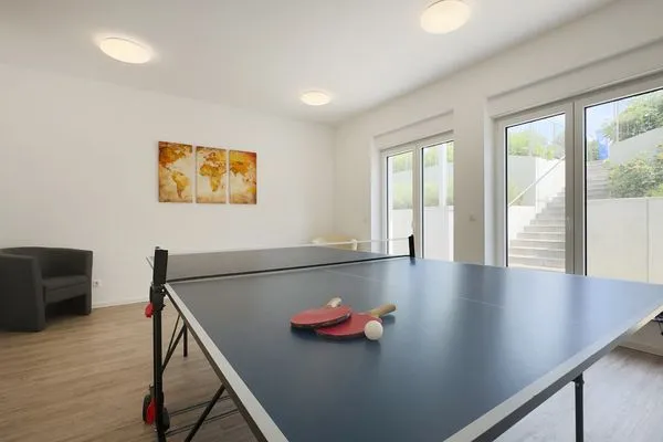 Spielanlage  Ferienwohnung Otterhöhle mit Fitness-, Sauna und Kinderspielbereich.