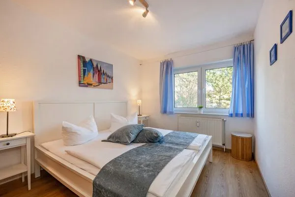 Schlafzimmer  Ferienwohnung Schrabbe nur 800 Meter zum Strand mit Terrasse