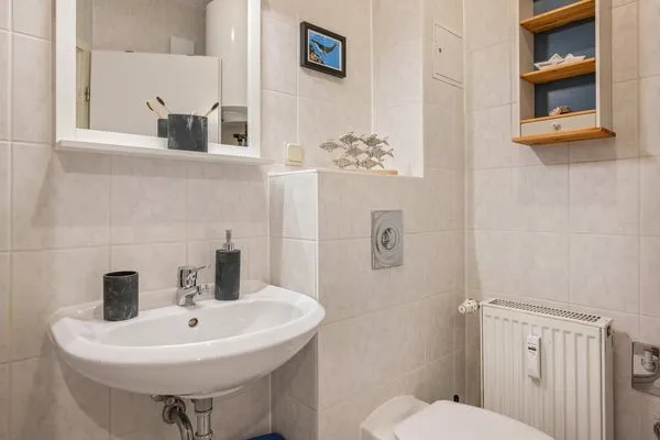 Badezimmer  Ferienwohnung Schrabbe nur 800 Meter zum Strand mit Terrasse