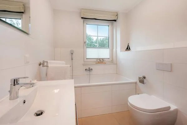 Badezimmer  Ferienhaus Haff-Traum mit Kamin, Sauna und Terrasse