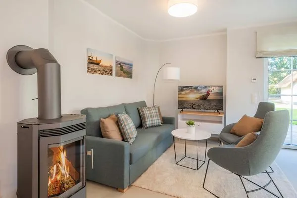 Wohnzimmer  Ferienhaus Haff-Sommer mit Kamin, Sauna und Terrasse