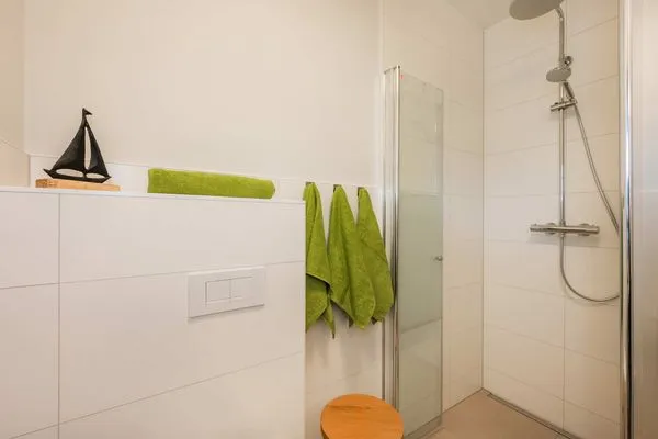 Badezimmer  Ferienhaus Haff-Liebe mit Sauna, Kamin und Sonnenterrasse