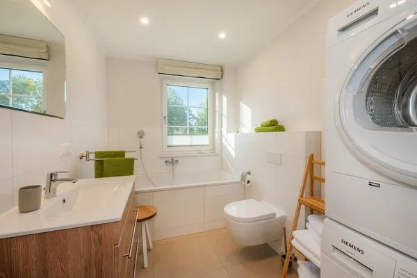 Badezimmer  Ferienhaus Haff-Liebe mit Sauna, Kamin und Sonnenterrasse