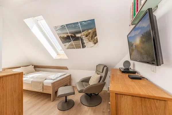 Schlafzimmer  Villa Sanke App. Seeblick nur 200 Meter zum Strand mit Ostseeblick