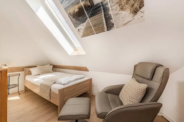 Schlafzimmer  Villa Sanke App. Seeblick nur 200 Meter zum Strand mit Ostseeblick
