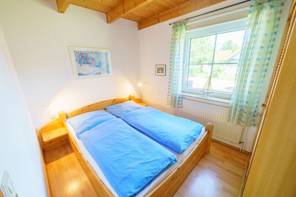  Brausewind Otterndorf - Schlafzimmer mit Doppelbett