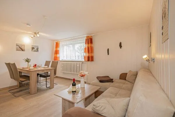 Hauptansicht  Ferienwohnung Kristin mit Garten und Terrasse