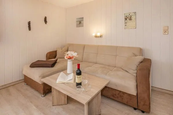 Wohnzimmer  Ferienwohnung Kristin mit Garten und Terrasse
