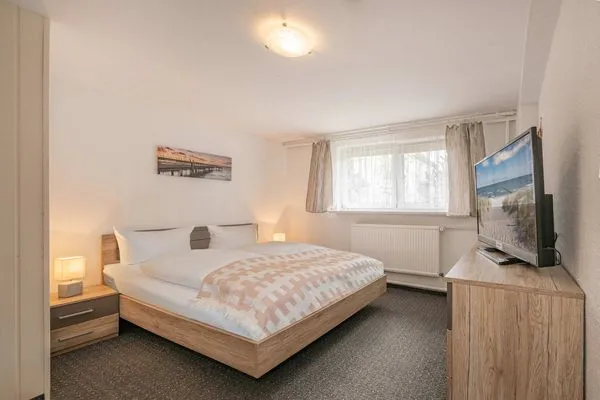 Schlafzimmer  Ferienwohnung Kristin mit Garten und Terrasse