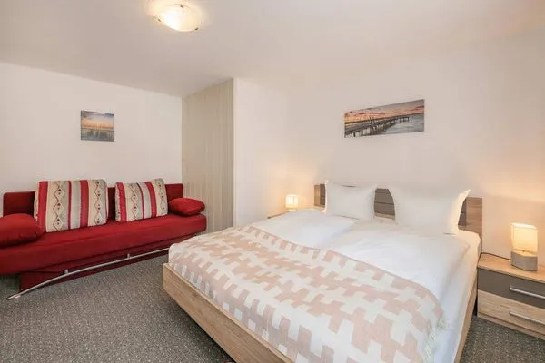 Schlafzimmer  Ferienwohnung Kristin mit Garten und Terrasse