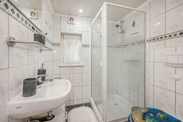 Badezimmer  Ferienwohnung Kristin mit Garten und Terrasse