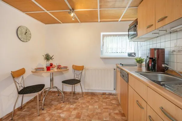 Küche / Küchenzeile  Ferienwohnung Kristin mit Garten und Terrasse