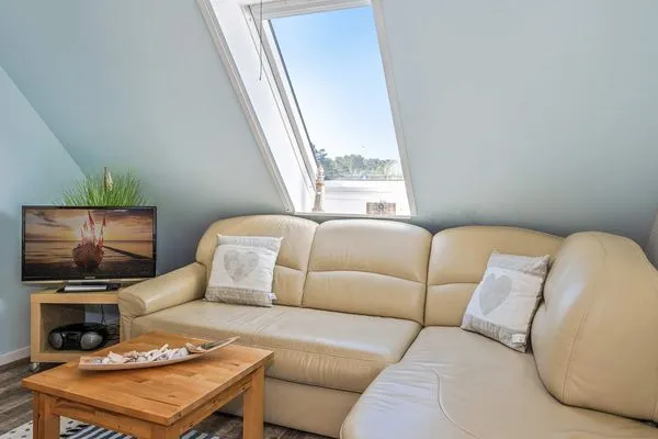 Wohnzimmer  Ferienwohnung Inselzeit auf 2 Etagen mit Strandkorb und Balkon