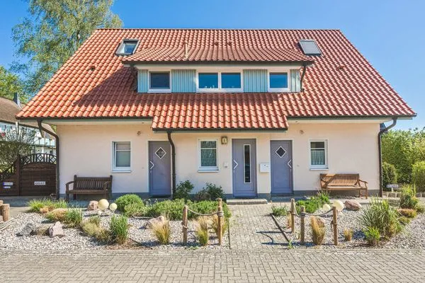 Fassade / Eingang  Ferienwohnung Inselzeit auf 2 Etagen mit Strandkorb und Balkon
