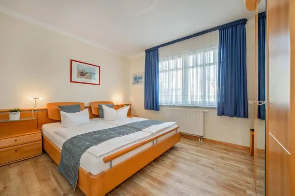 Schlafzimmer  Ferienwohnung Koralle nur 500 m zum Strand mit Balkon