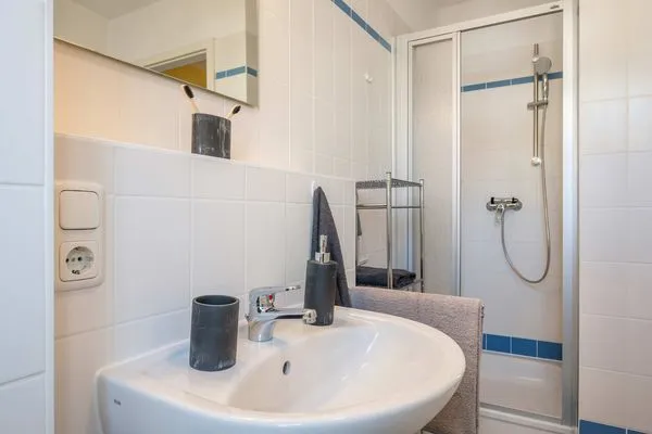 Badezimmer  Ferienwohnung Koralle nur 500 m zum Strand mit Balkon