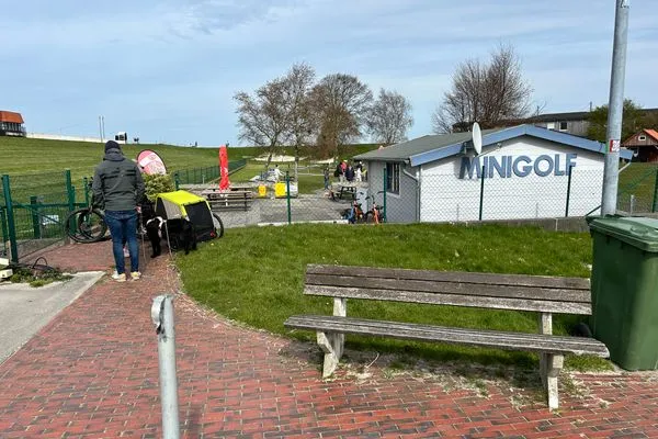 Minigolf in ca. 300 m Entfernung  Meerglück (50.0.M)