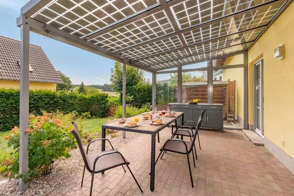 Terrasse  Ferienhaus Wiesenblick mit Kamin, Terrasse, Badewanne und Dusche