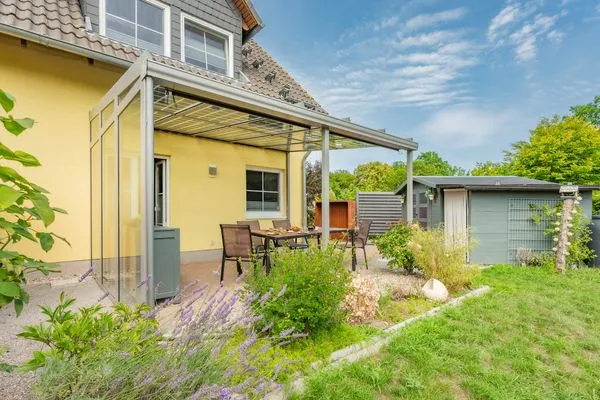Fassade / Eingang  Ferienhaus Wiesenblick mit Kamin, Terrasse, Badewanne und Dusche