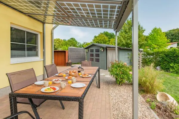 Terrasse  Ferienhaus Wiesenblick mit Kamin, Terrasse, Badewanne und Dusche