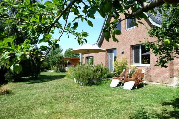 Garten mit Terrasse und Wohlfühlplätzen  Ferienhaus Friedrich 15