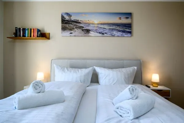Schlafzimmer  FeWo Tag am Meer - Kamin, Sauna, Meerblick