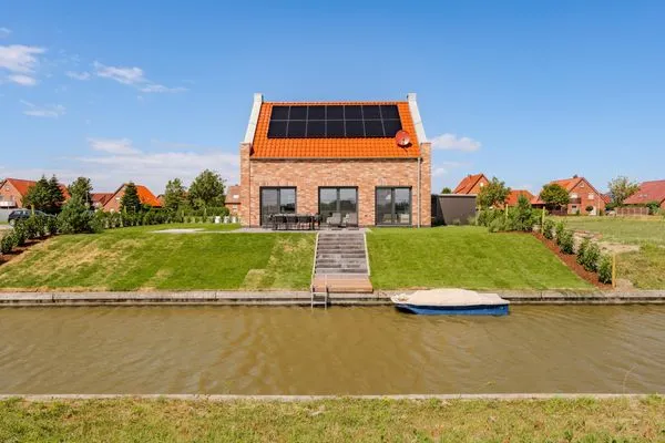 Grachtenblick  Hildes Huuske | Direkte Wasserlage