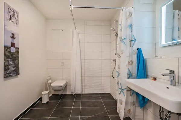 Badezimmer  Ferienwohnung Klippenblick mit Sauna, Kinderspielbereich und Fitnessraum