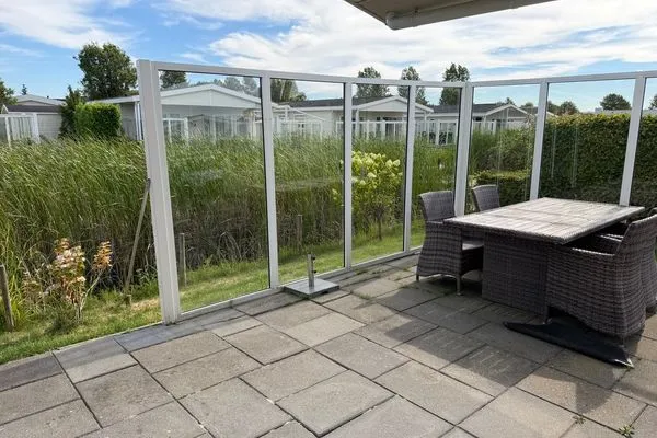  EuroParcs Schoneveld / Breskens Chalet Maritim mit Zaun Haus Nr. J267