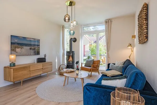Wohnzimmer  Ferienhaus Reethus bei den Wassern mit Sauna, Kamin und Terrasse