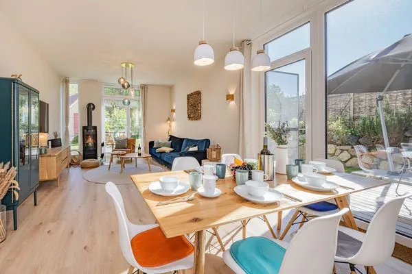 Hauptansicht  Ferienhaus Reethus bei den Wassern mit Sauna, Kamin und Terrasse