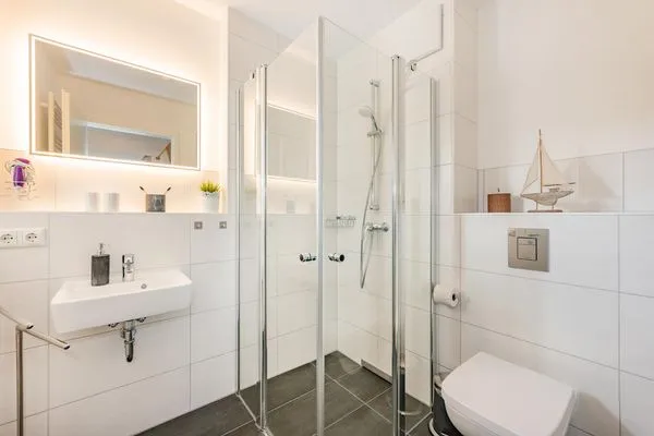 Badezimmer  Ferienhaus Meeresrauschen nur 700 m zum Strand mit Terrasse