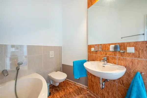 Badezimmer  Ferienwohnung Seeschloss auf 2 Etagen mit Meerblick