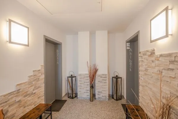 Fassade / Eingang Villa Petra App. Ahlbeck mit Balkon, Kamin und Seeblick