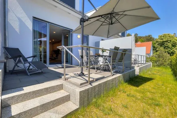 Terrasse  Ferienhaus Nordhorn mit Sonnenterrasse, 2 Schlafzimmern & Strandkorb