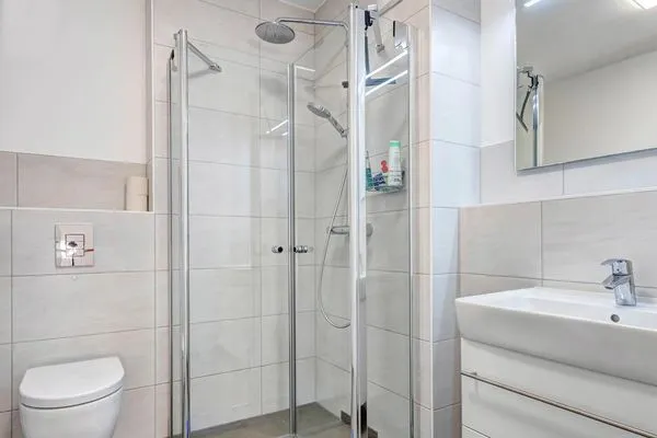Badezimmer  Ferienhaus Nordhorn mit Sonnenterrasse, 2 Schlafzimmern & Strandkorb