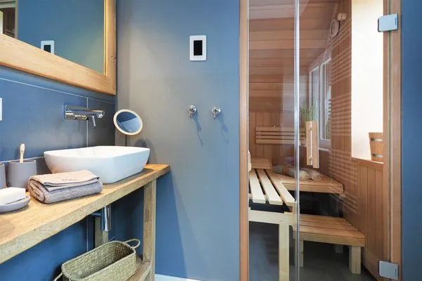 Badezimmer  Störtebekers Reethus mit Sauna, Kamin und Terrasse