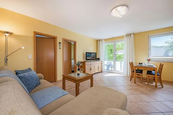 Hauptansicht  Ferienwohnung Sonnenblick mit Balkon und nur 800 m zum Strand